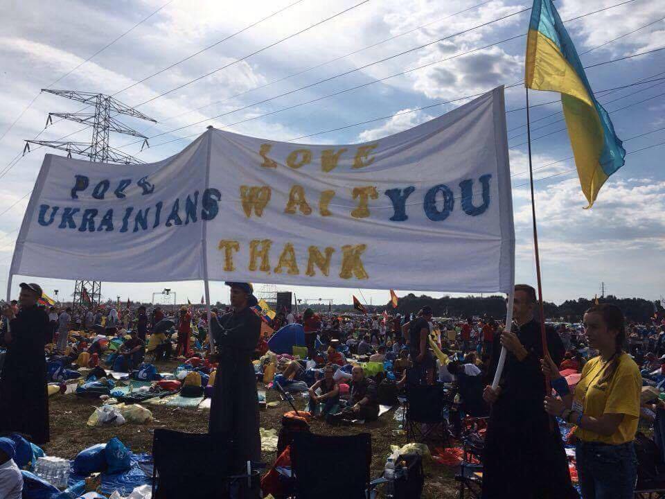Українська молодь запросила Папу в Україну