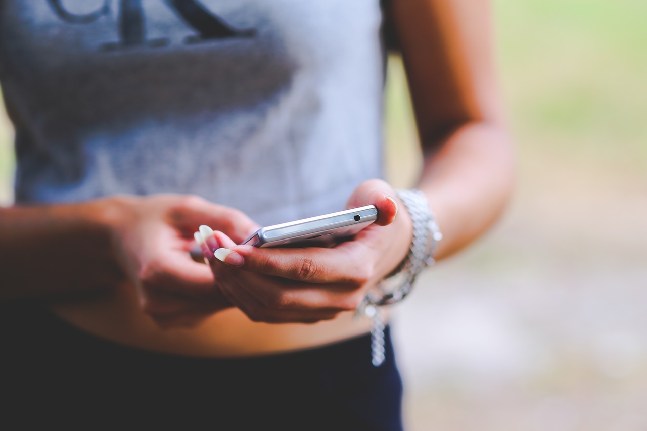 Більшість молодих українців не можуть уявити життя без смартфону