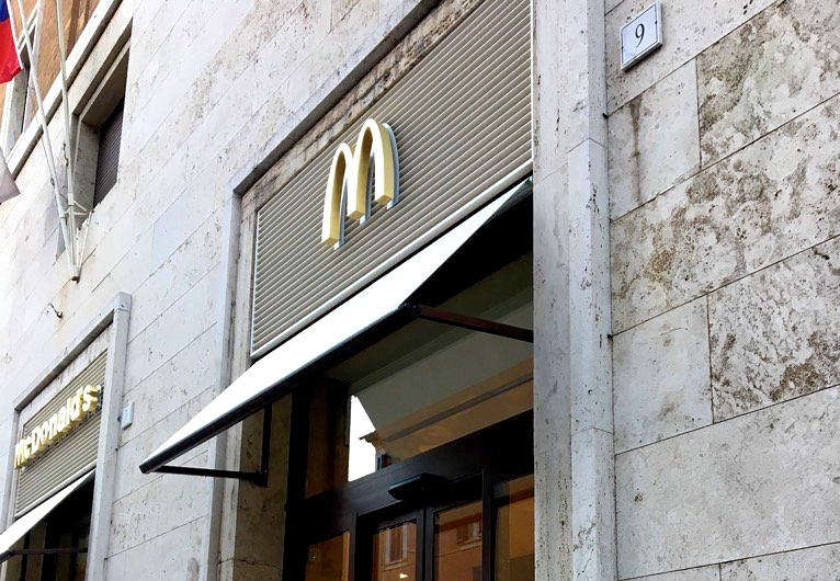 McDonald's відкрився у... Ватикані