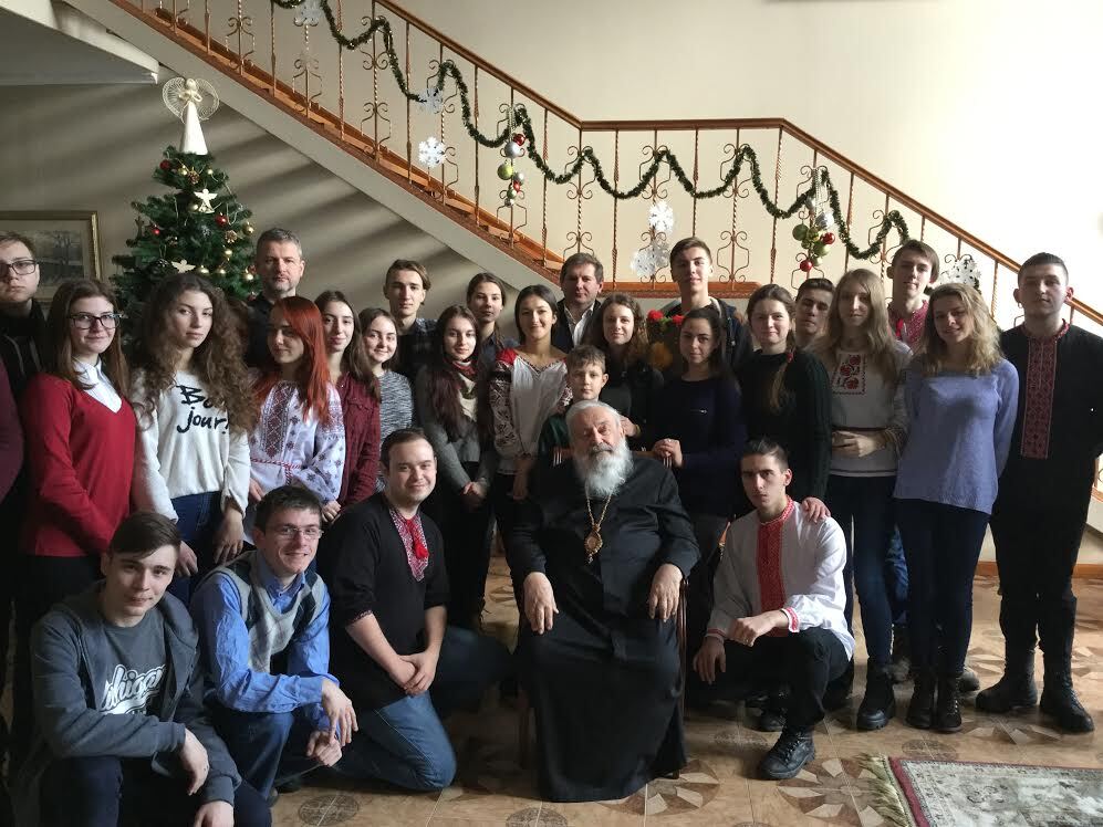 Як сумівці колядували у Любомира Гузара