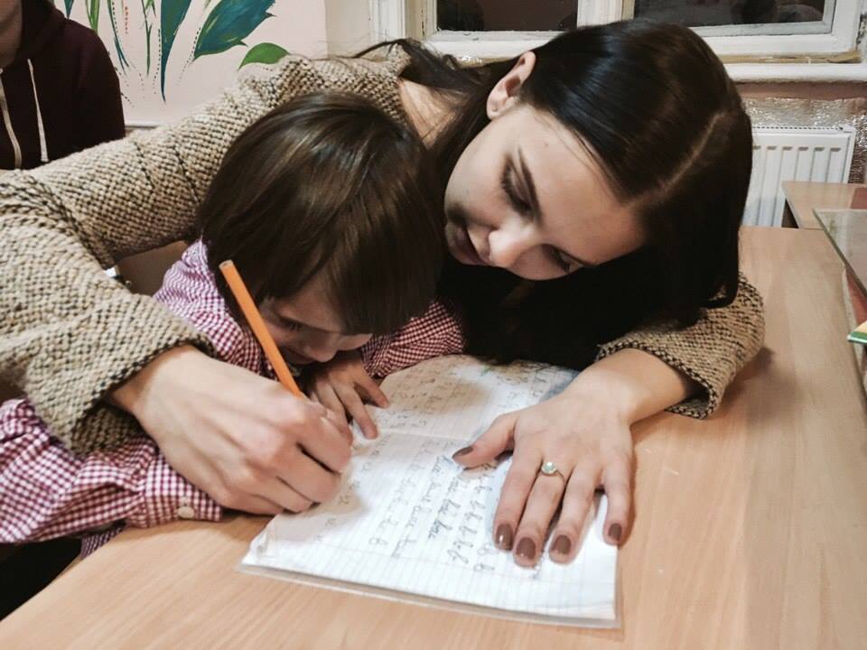 Дарувати дітям увагу, а не лише «купюри»: проект студентської благодійності «Відлуння»