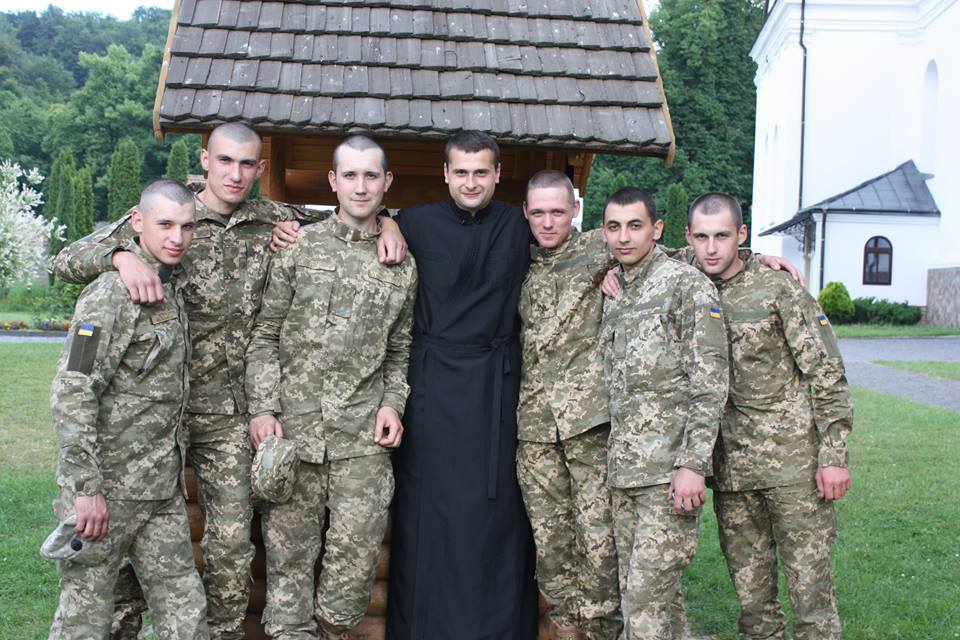 Зі студентської лави у семінарію: історія Андрія Олійника