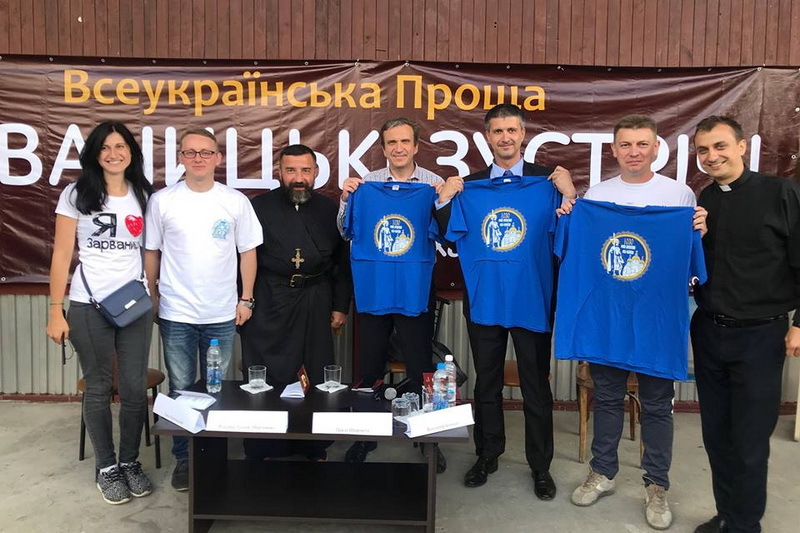 "Нічого не очікуй, нікого не звинувачуй, зроби щось": у Зарваниці молодь дискутувала, "як будувати рідну хату"