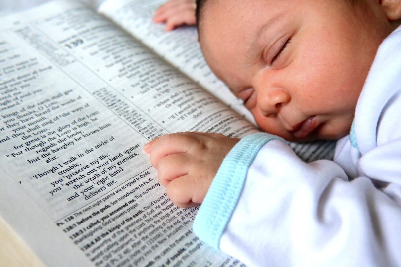 П'ять біблійних віршів для мамів, які нещодавно народили дитя