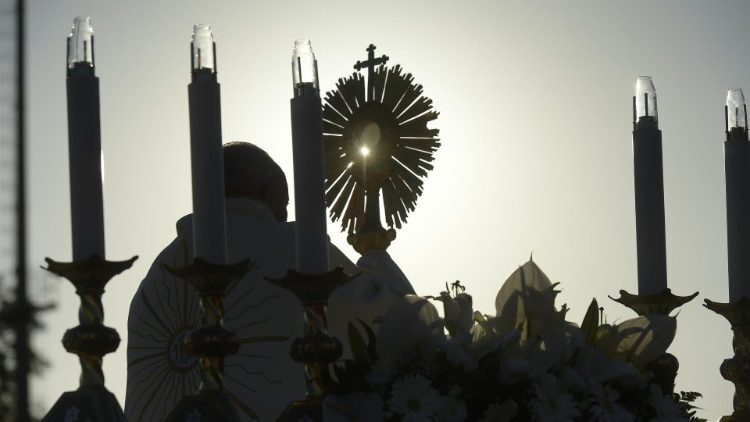 Євхаристія спонукає нас ділитися з іншими всім, що маємо