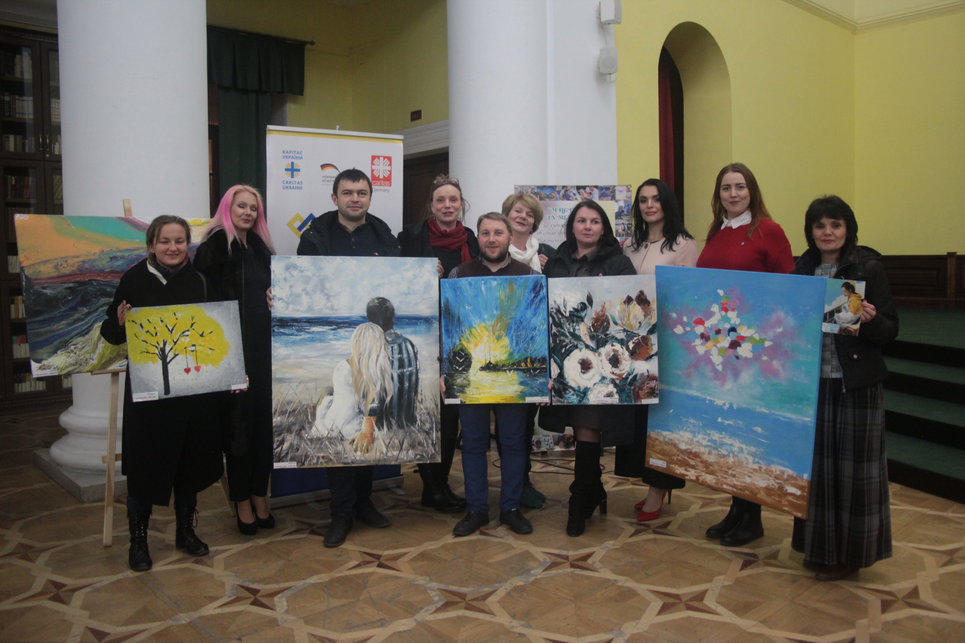 «Карітас-Київ» підтримав проект «Мистецтво за межами»: на аукціоні придбали картини на понад 73 000 гривень