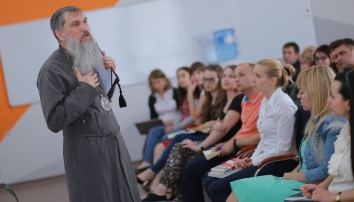 Куди і як я інвестую час, – найцікавіші тези зустрічі з владикою Венедиктом (відео)