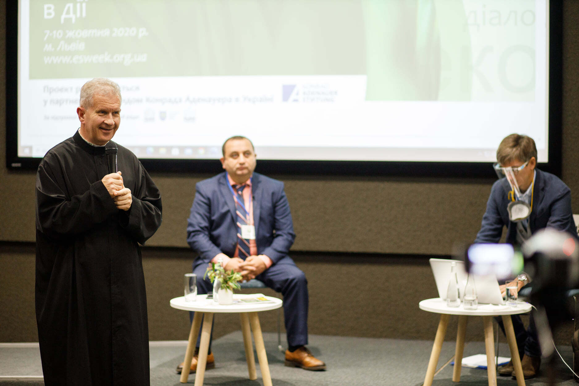 «Почути крик Землі»: міжнародні спікери дискутували про інтегральну екологію в дії