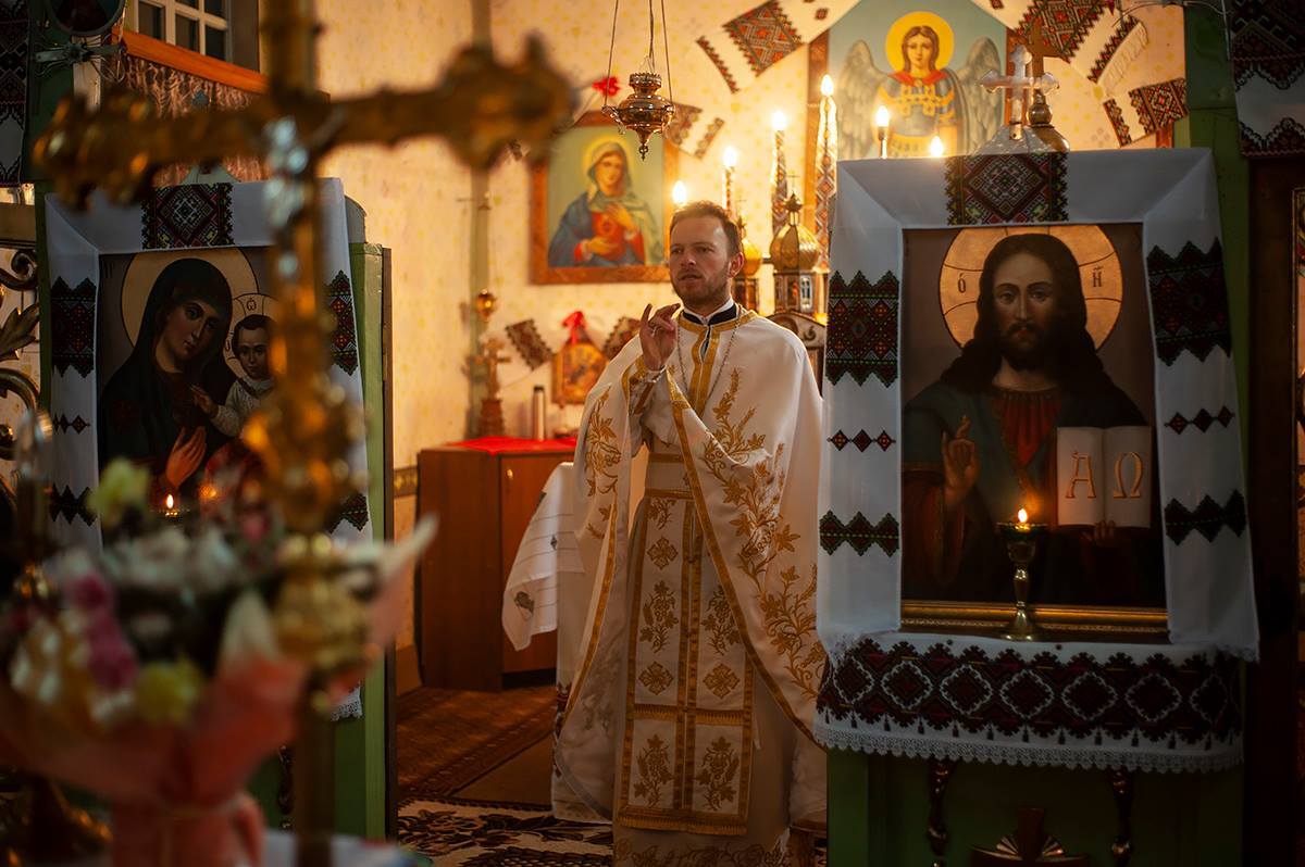 29-річний священник проміняв Париж на віддалене село Львівщини і відроджує його