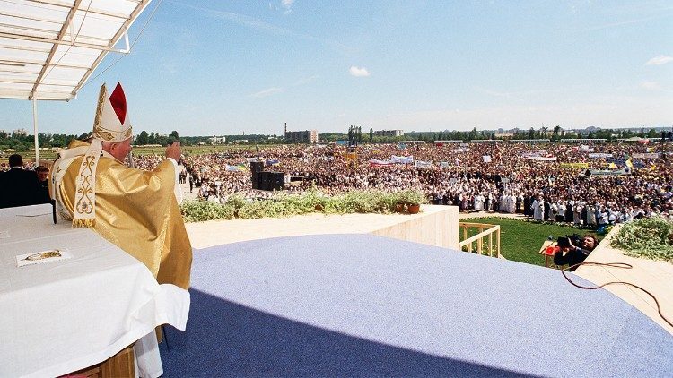 Народе, що віриш, втішайся даром Євангелія. Другий день Івана Павла ІІ в Україні