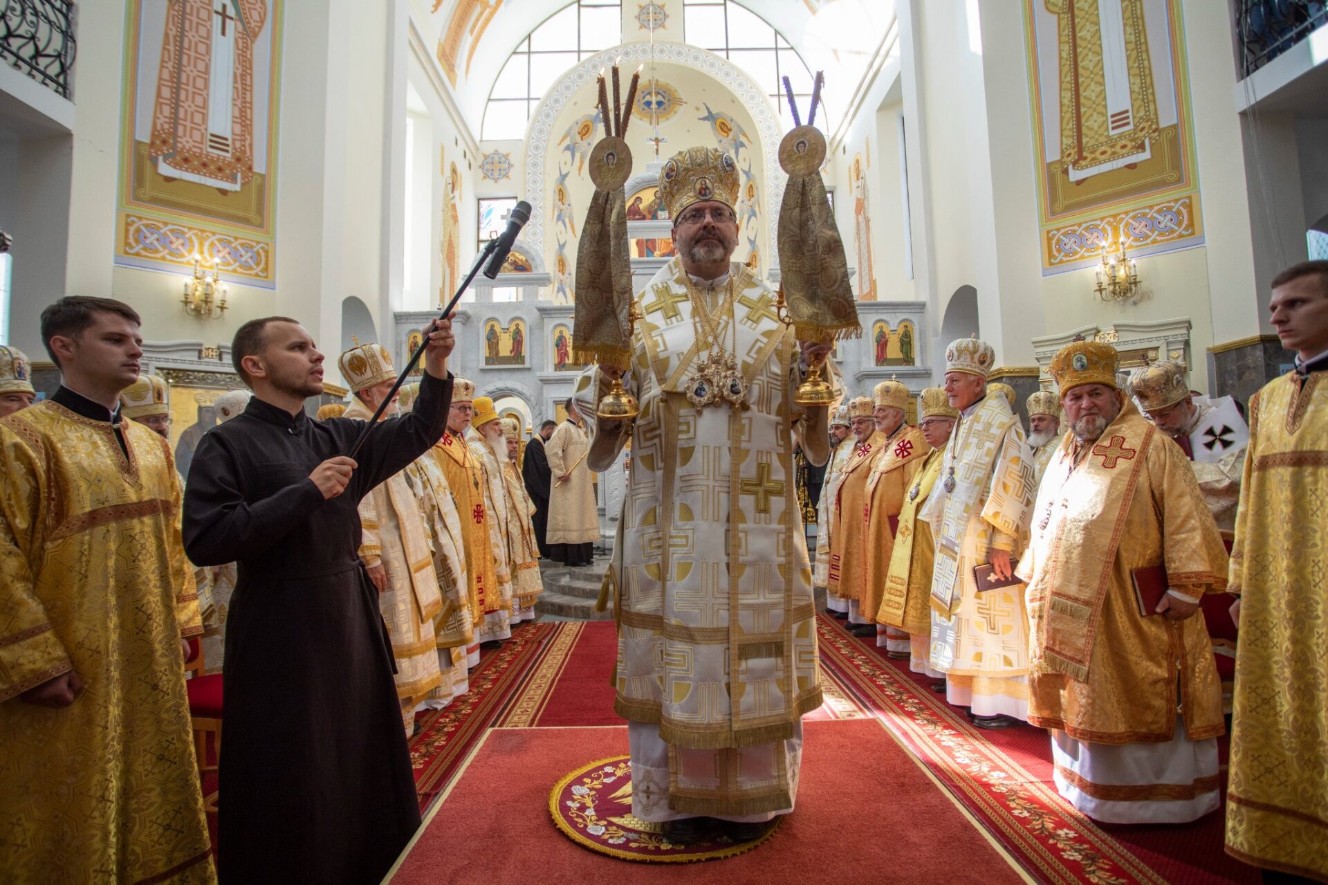 Зарваницька Богородице, вислухай наші молитви, принеси Твоєму Синові сльози, біль і страждання України, але водночас принеси Йому наші мрії та надії