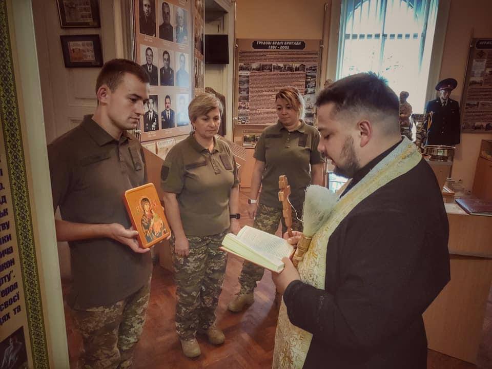 Отець Олег Кришталь: «Військовий капелан має бути  простим, відвертим і завжди залишатися собою – цього насамперед я вчуся  у наших захисників»