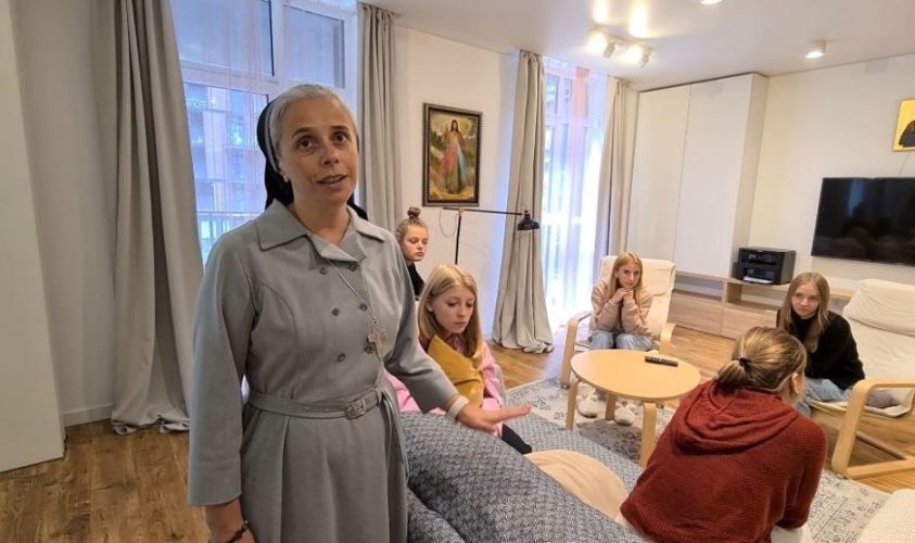 Особливе покликання: сестра Юля зі Львова стала матір’ю для 10 дівчат