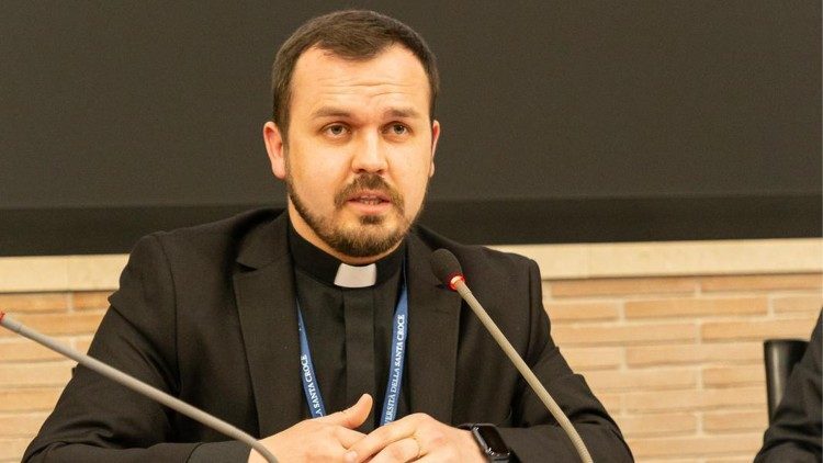 Отець Тарас Жеплiнський: передавати ідентичність Церкви через історії людей