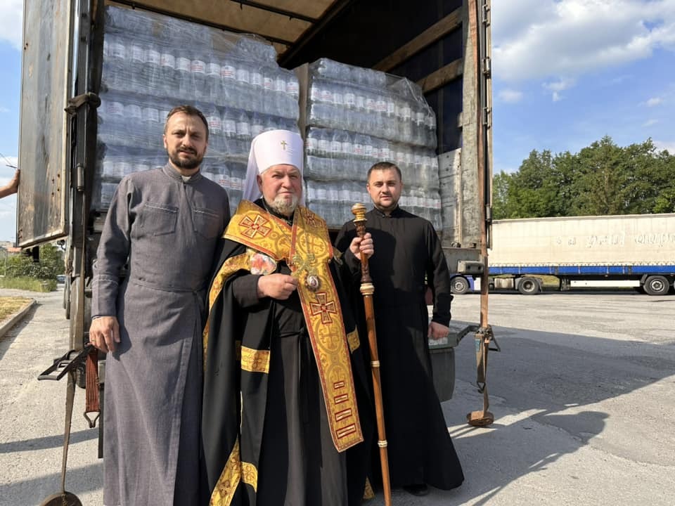 Завдяки небайдужим людям на потребу мешканців Херсону зібрали три фури питної води, одну - вже відтранспортували