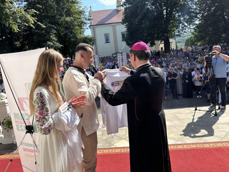 «Прощення є даром… Ми потребуємо внутрішнього примирення аби простити тих, хто прийшов нас вбивати» - звернулася молодь у Зарваниці до голови оргкомітету Світового Дня Молоді