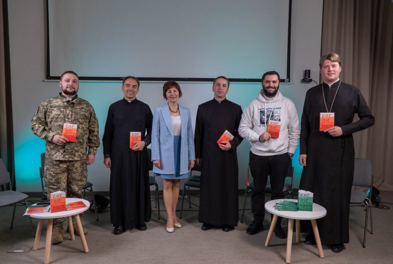 Зріст людини не там, де легко, а де є випробування та труднощі»: в УКУ презентували книжку «Бог діє вчасно»